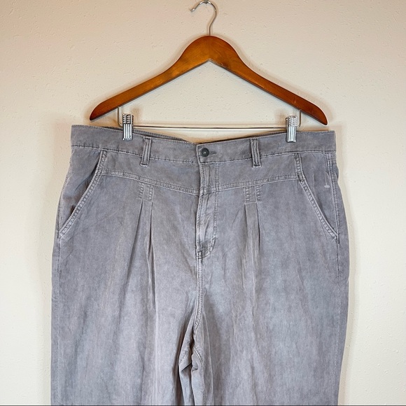 American Eagle Women’s Plus Size Corduroy Grey Mom Pants Sz 20 NWT - Picture 7 of 10